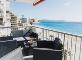 Front line beach location with stunning ocean view