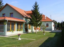 Tünde Vendégház, гостевой дом в городе Bernecebaráti