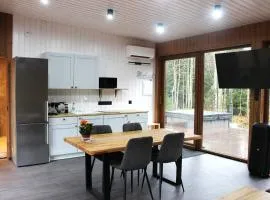 Metsamajake Hubert sauna ja mullivanniga looduse keskel