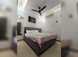 Hotel O Royal Fourtune, hotel em Utrān