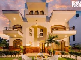 StayVista at Moets Palm Villa with BBQ & Bonfire, vila v destinaci Gurgáon