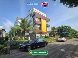 SEA VIEW from rooftop - Comic Comfort Getaway - Warm Hospitality Hotel - Lift - Parking - Restaurant - SURYA BEACH - Near Golden Beach - BEST HOTEL IN PURI -, hotel v destinaci Purí