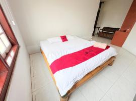RedDoorz near Jawa Timur Park 1, hotel v destinaci Batu