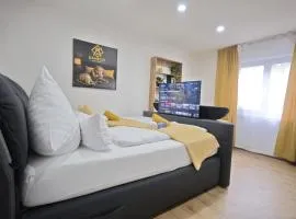 DANESSI-Business-Apartment, nahe Industriegebiet und Koblenz, WLAN, Smart TV Boxspringbett mit Waipu, Vollausgestattete Küche uvm