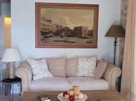 Villa with private pool and stunning sea view, hotel v destinaci Galaxidi