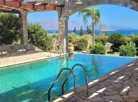 Villa with private pool and stunning sea view