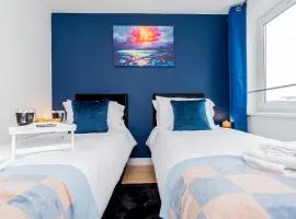 Modern Comfort 2-Bed, 2-Bath with Lift Access