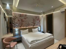 Hotel Jagvi Banquet & Restaurant, hotel v destinaci Etāwah