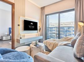 STAY BY LATINEM Luxury 1BR Holiday Home CC 0715 Near Burj Khalifa, hotel en Dubái