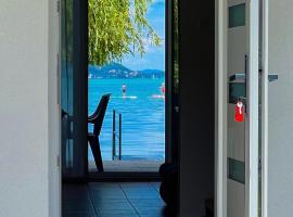 BALATON A KERTBEN - BALATON IN THE GARDEN - Beachfront houses with beautiful view, private beach, hotel v destinaci Balatonfenyves