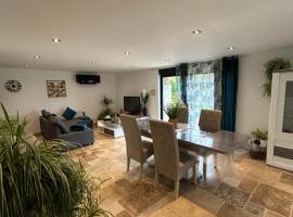 L Appart, Villa in Saint-Éloi