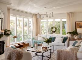 Wishome-Casa muy grande con precioso jardín en Comillas, khách sạn ở Comillas