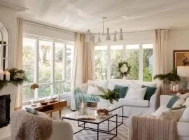 Wishome-Casa muy grande con precioso jardín en Comillas, con piscina