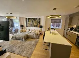 Luxury 2 double bedroom Apt in the heart of Purley