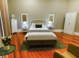 GuestReady - Casa Conforto & Chiado, ξενοδοχείο στην Πόντα Ντελγάδα