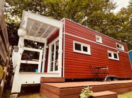 Tiny House Ruhr im PIER9 Tiny House Hotel, hotel in Hamm