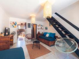 Kaz Lotis - à 50m de la plage Roches Noires, hotel em Saint-Gilles-les Bains