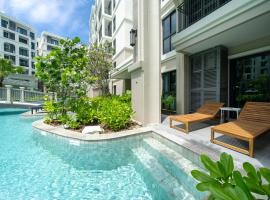 Apartments 15 minutes walk from Bangtao Beach with a cinema Free Airoport Pick up from 14 days, hotel em Phuket
