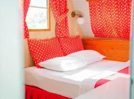 Mona Glamping Caravan Suites