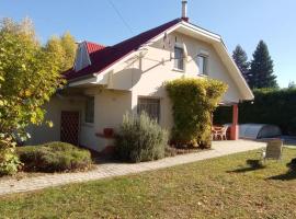 Magyar Tenger Pihenőház, 4-8 főre Balatonakarattya, hotel in Balatonakarattya
