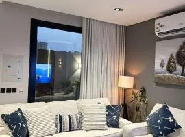 شقة أرضية مدخل خاص غرفتين نوم وصالة