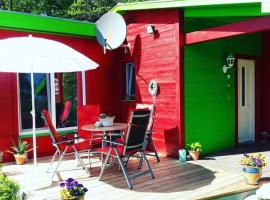 Ferienwohnung Sonneneck mit Boot und Kanu، فندق في Basedow