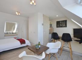 Studio Apartment - Dolphin Beach, hotel a Bloubergstrand