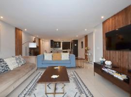 Elegant Contemporary Apartment at Eden on the Bay, hotel in Big Bay