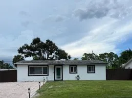 Bright, Modern Home Close to Great Beaches!