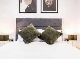 The Dashwood Suite - 2BR Modern Apt with Stylish Design Decor, Free Secure Underground Parking & 50" Smart TV