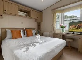 Greendale Splash Escape - No Commercial Sign written Vehicles,Fishing Nearby & Communal Swimming Pool Open April to September