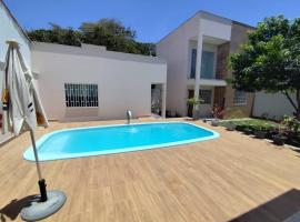 2 Casas de praia Guriri ES - piscina e churrasqueira, hotel a São Mateus