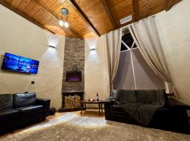Casa Cedru-piscina calda cu jacuzzi si sauna, hotel a Ialoveni