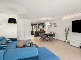 Terrace, Garden & Castle View