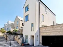 Coastal Oasis - Large Family Home