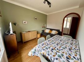 La Petite Ourse maison de village &agrave; Oust, vakantiehuis in Oust