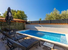 Villa Katarina - Peroj by Villas Guide, Hotel in Peroj