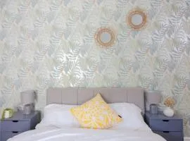 Joyful Management -Top Floor Apartment with home Feel Deco in M16