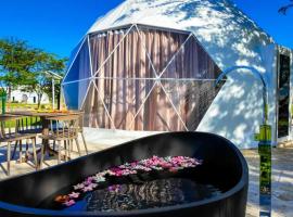 Bubble Glamping King bed, we have a 8 units like this, hotel in Laguna del Higüero