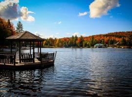 Hemlock - Big Moose Lakeside, viešbutis mieste Eagle Bay