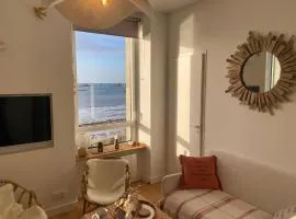 Suite hôtelière face à la mer