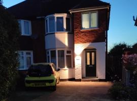 Parkdale-2 Bedroom House in Sheldon Birmingham، فندق في برمنغهام