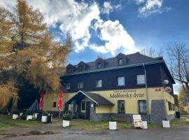 Hotel & Restaurant Adolfovský Dvůr, hotel in Adolfov