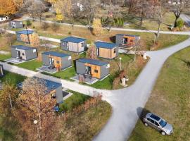 Side-by-Side Tiny Houses, hotel in Gottsdorf