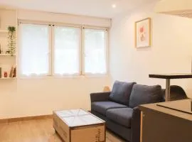 Modern studio quiet and close to Paris