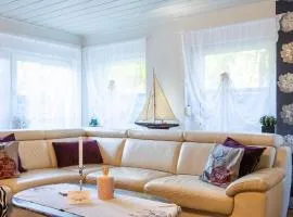 Große Helle Wohnung am Wald in Bad Saarow Nahe Grünheide und Berlin Souterrain