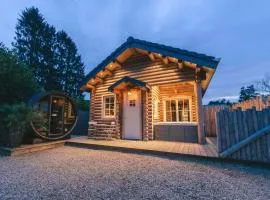 Cosy Cottage w/ Jacuzzi in Amazing Region