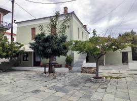 Charming Apartments in Trikeri Village, hotel in Tríkeri