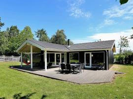 10 person holiday home in Gilleleje-By Traum, hotel in Gilleleje