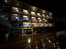 OYO 75596 The Sirisuk House, ξενοδοχείο σε Ban Nong Nae